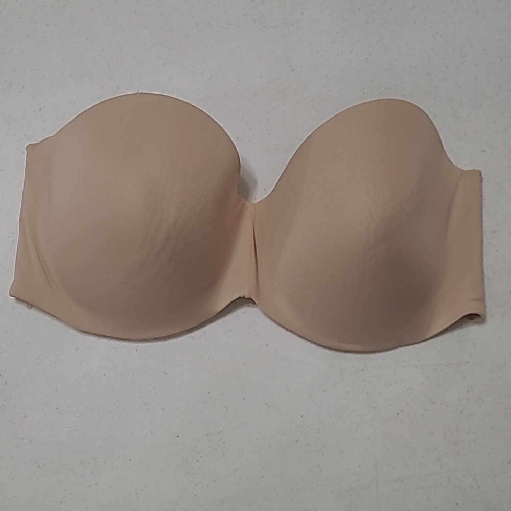 Maidenform Strapless Bra in Nude with Rubber sides to minimize slipping size40DD